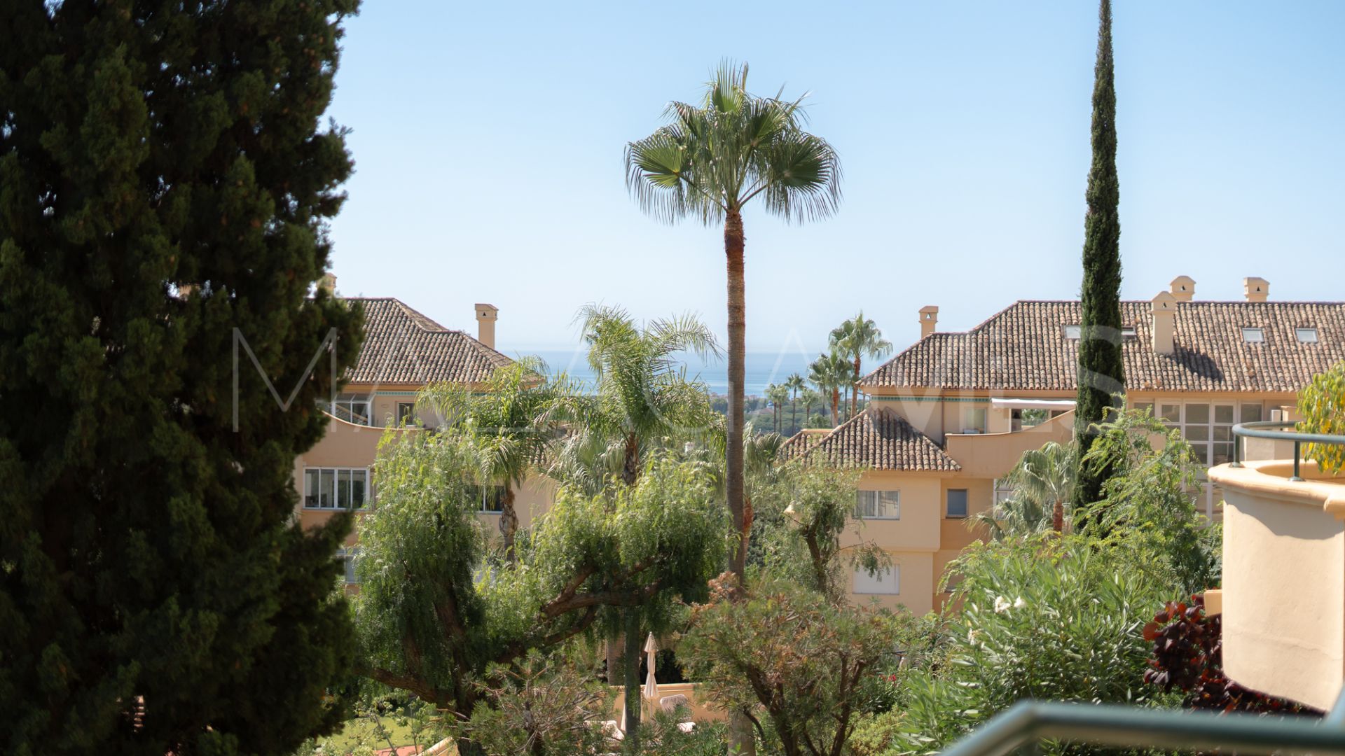Ground floor apartment with 3 bedrooms for sale in Elviria Hills