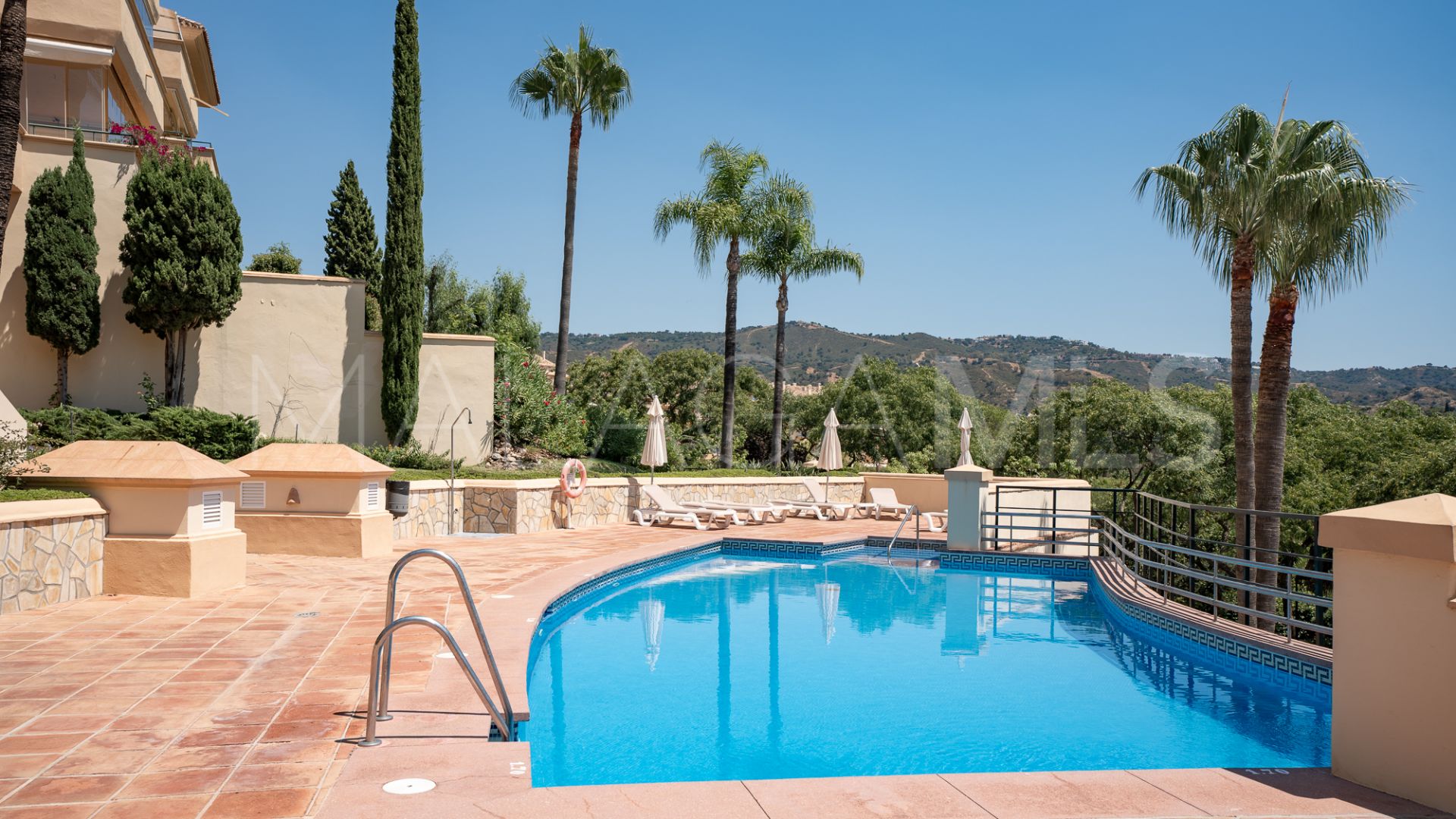Ground floor apartment with 3 bedrooms for sale in Elviria Hills
