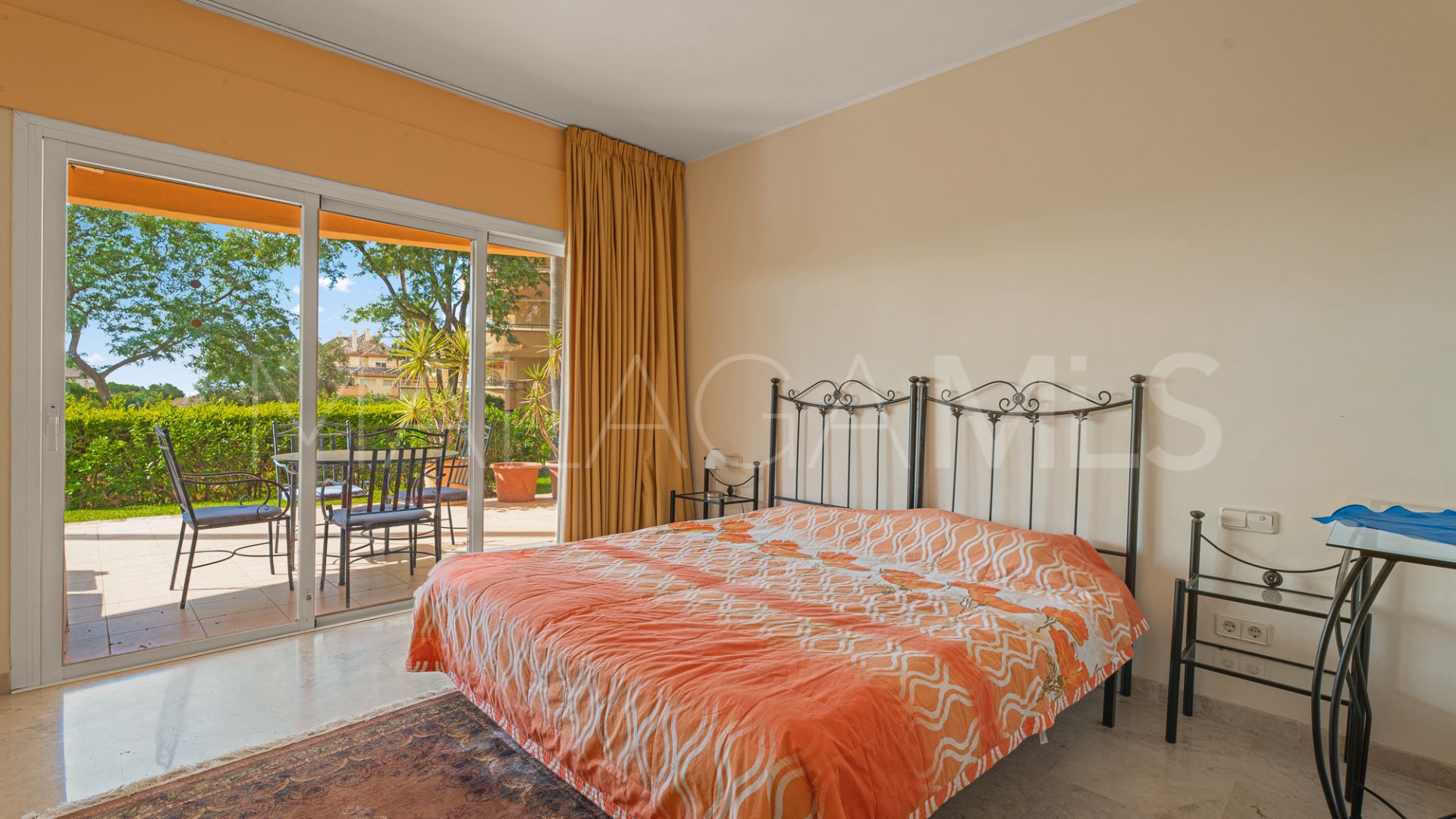For sale ground floor apartment in Elviria Hills