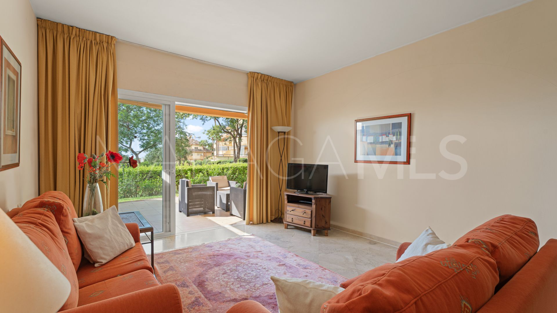 For sale ground floor apartment in Elviria Hills