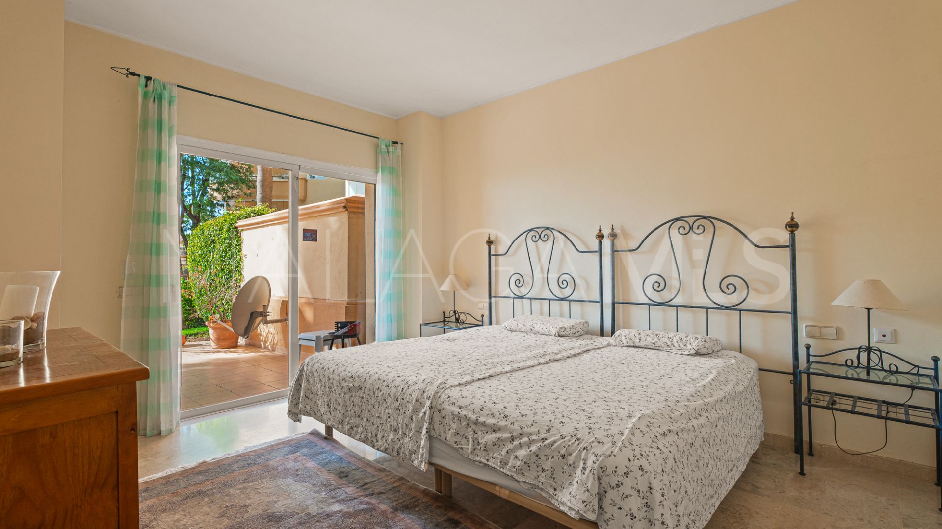 For sale ground floor apartment in Elviria Hills