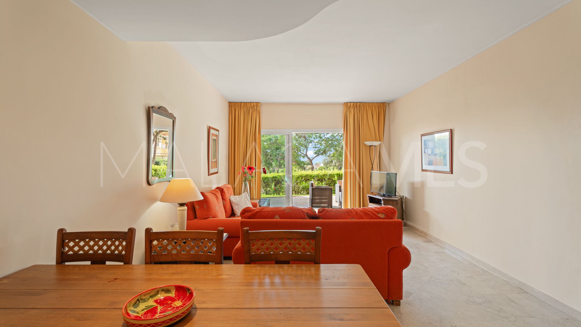 For sale ground floor apartment in Elviria Hills