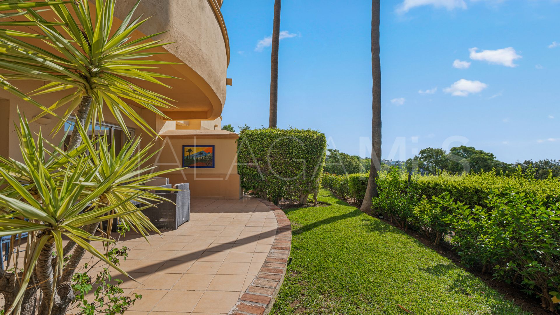For sale ground floor apartment in Elviria Hills