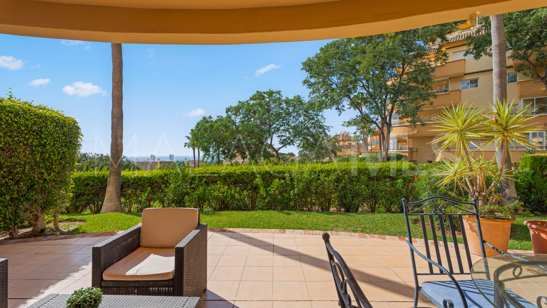 For sale ground floor apartment in Elviria Hills