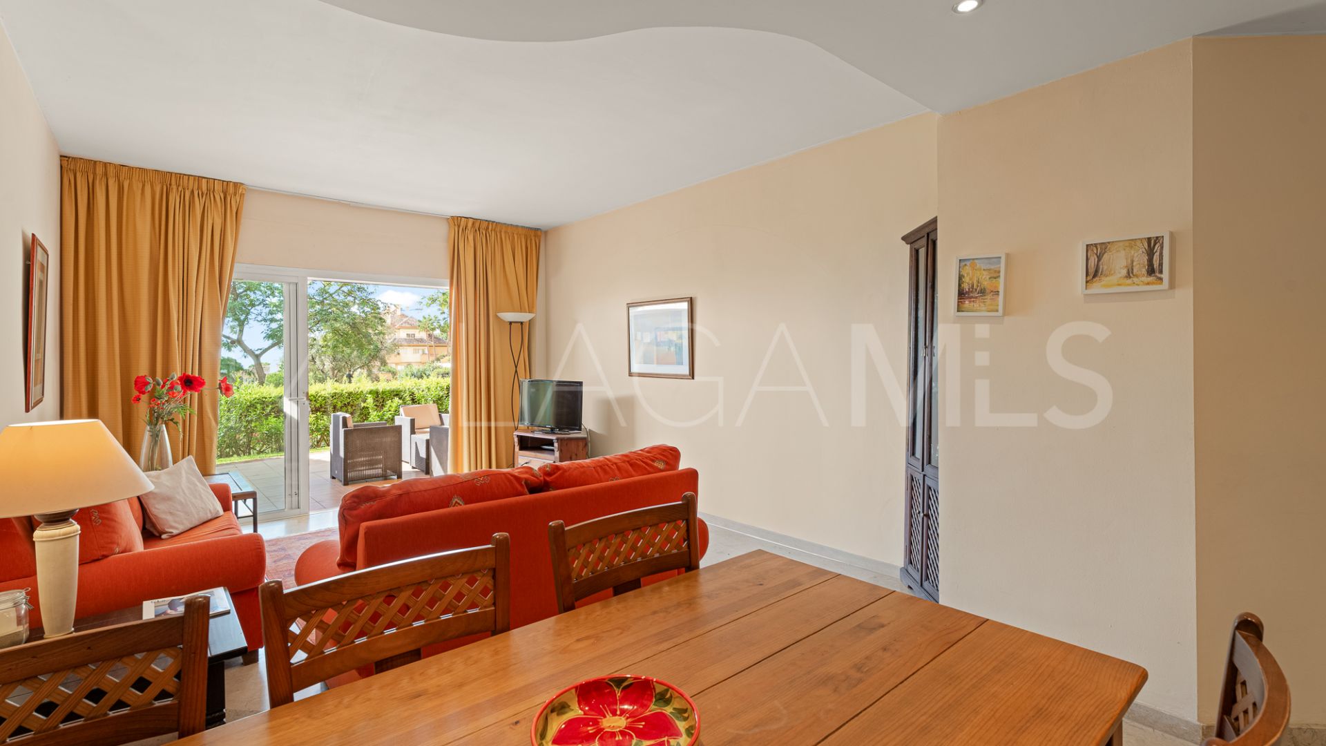 For sale ground floor apartment in Elviria Hills