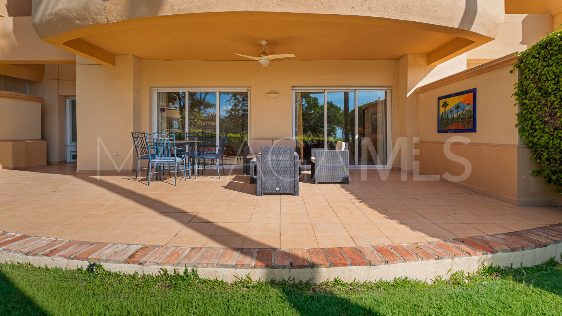 For sale ground floor apartment in Elviria Hills