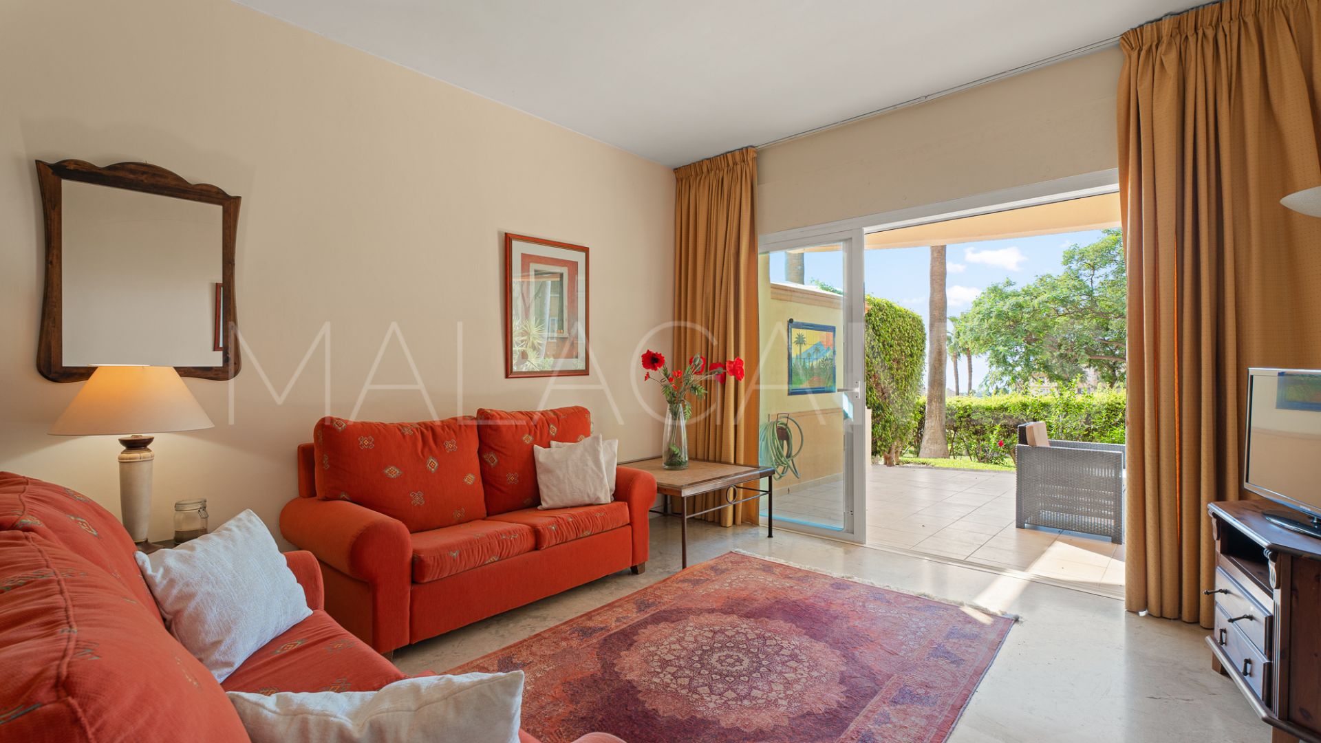 For sale ground floor apartment in Elviria Hills