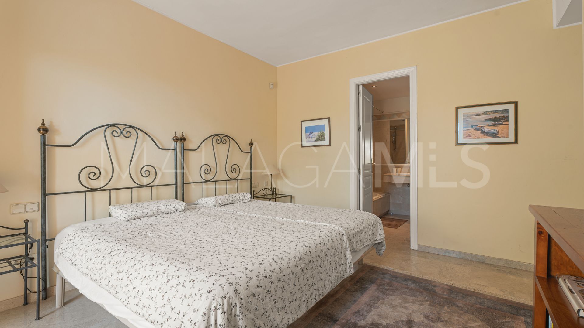 For sale ground floor apartment in Elviria Hills