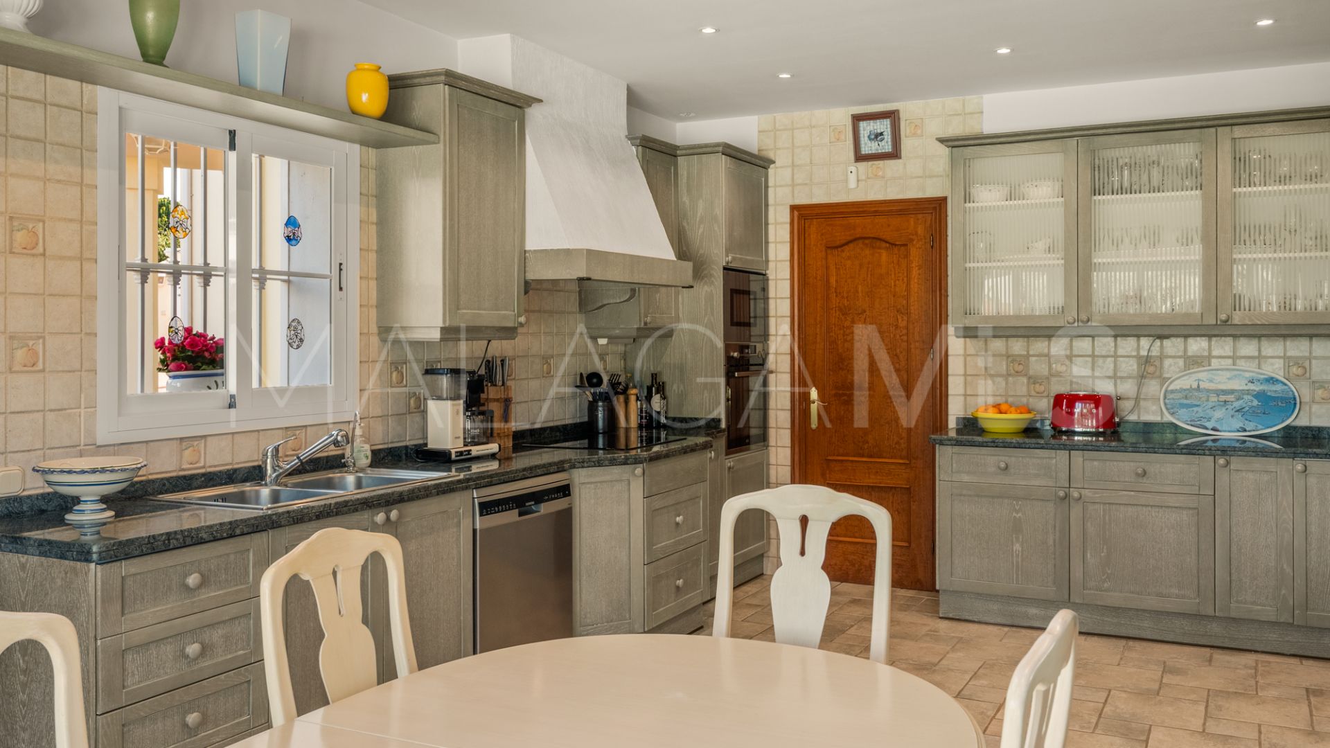 Buy casa in Elviria