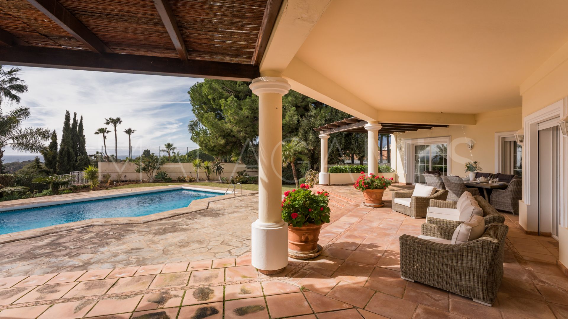 Buy casa in Elviria