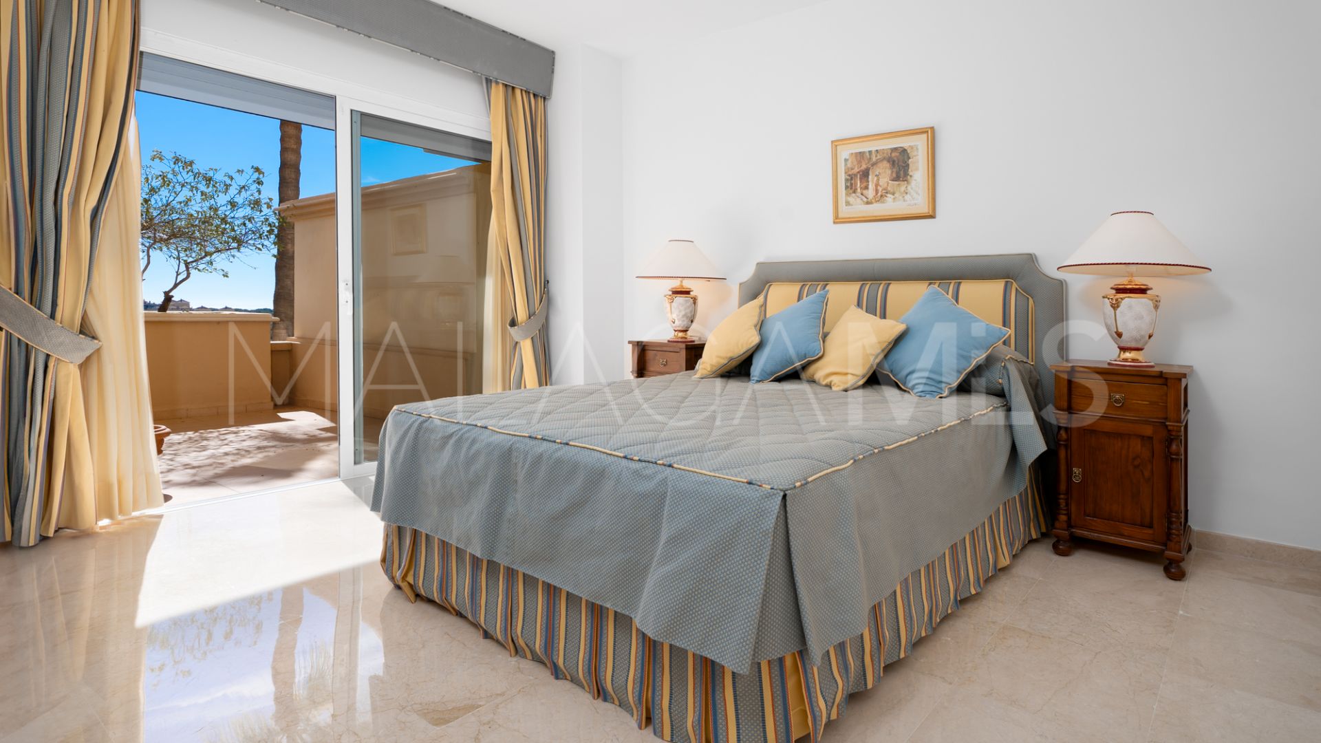 Apartamento planta baja for sale with 2 bedrooms in Elviria Hills