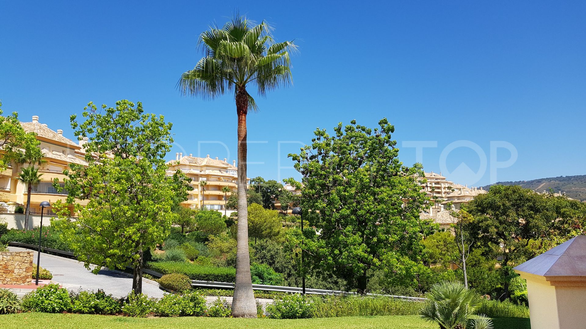 3 bedrooms Elviria Hills ground floor apartment for sale