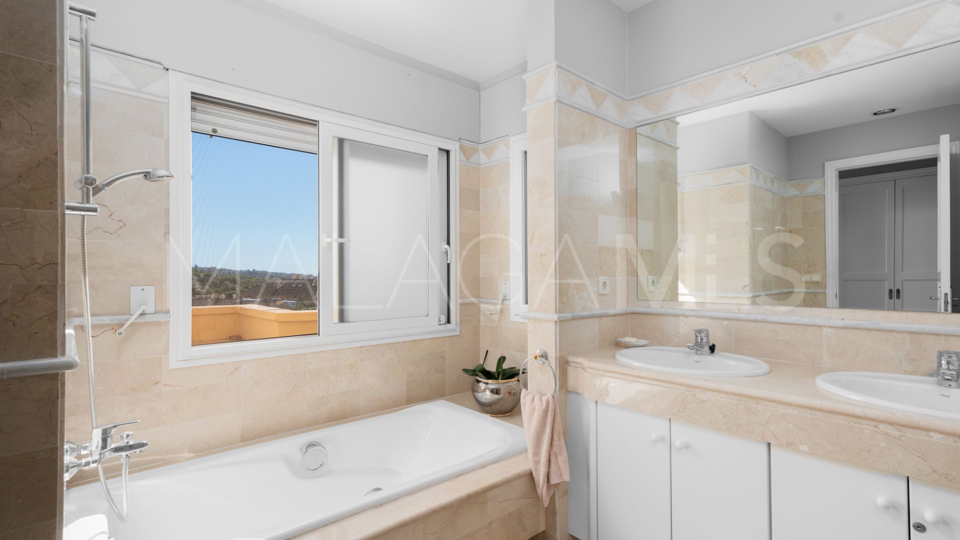 Appartement rez de chaussée for sale in Elviria Hills