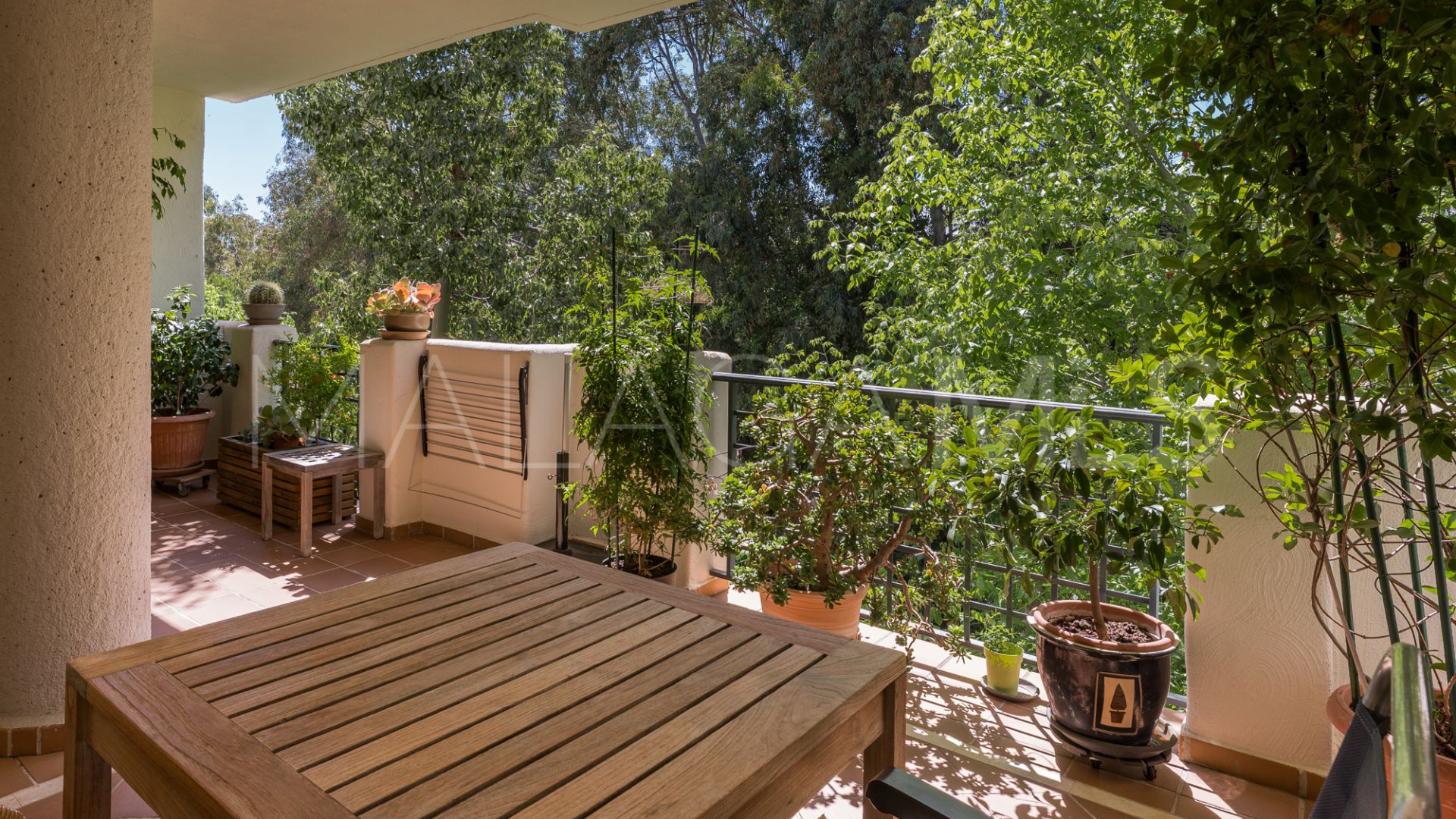 Markplanslägenhet for sale in Elviria