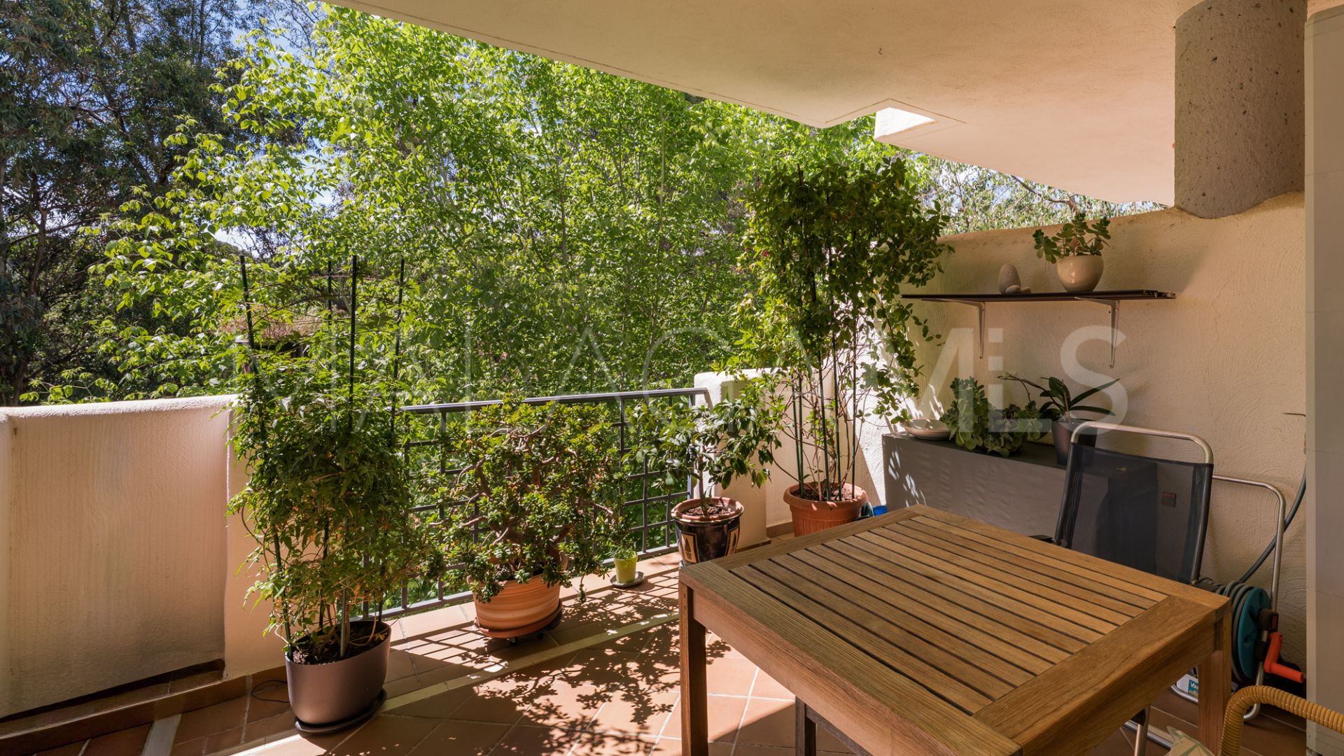 Markplanslägenhet for sale in Elviria