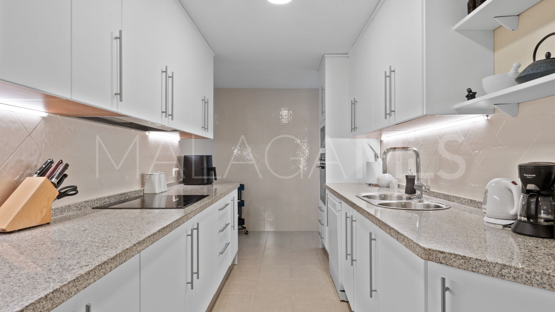Markplanslägenhet for sale in Elviria