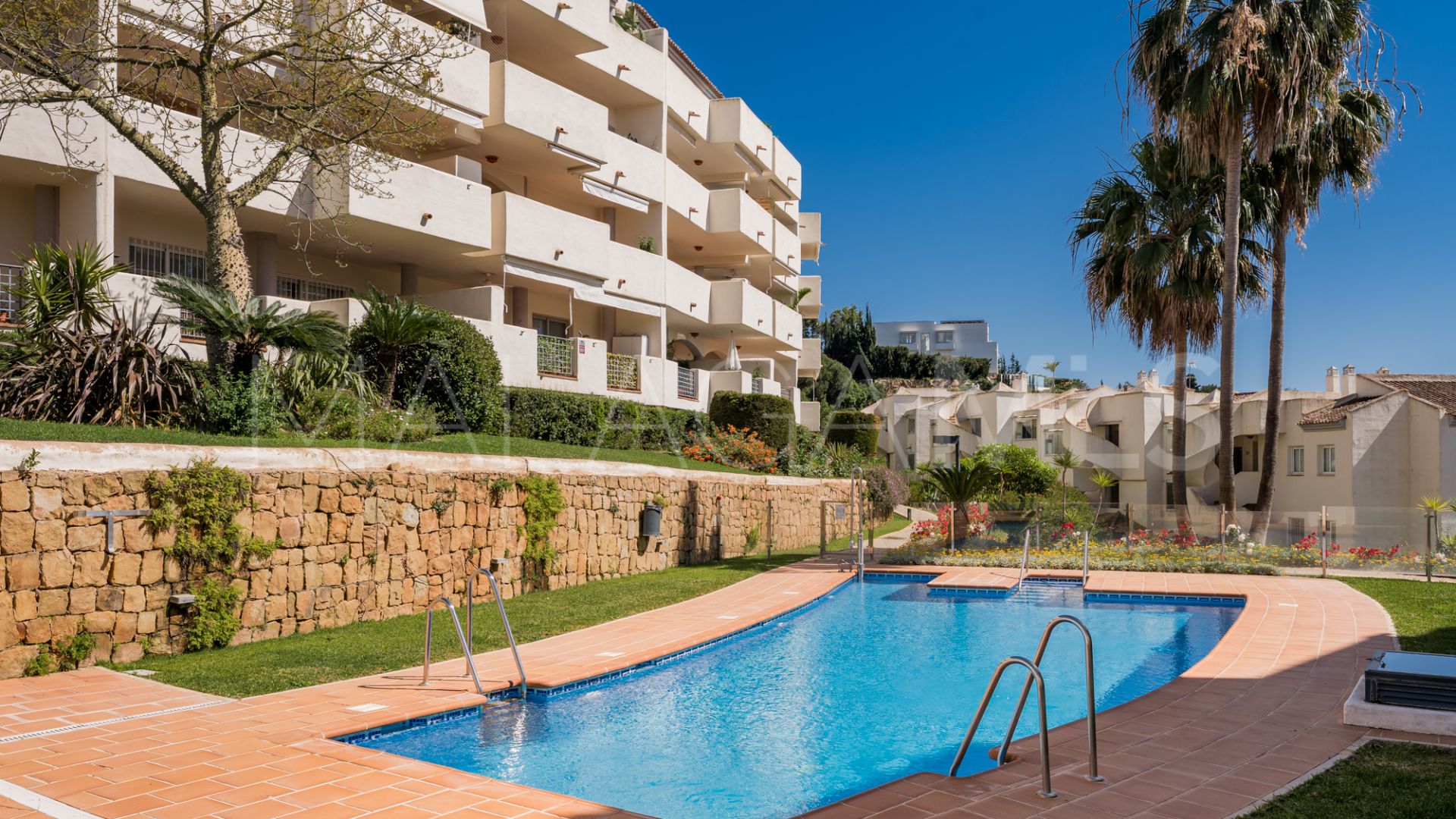 Markplanslägenhet for sale in Elviria