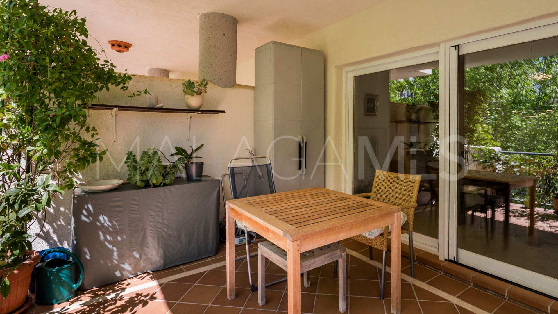 Markplanslägenhet for sale in Elviria
