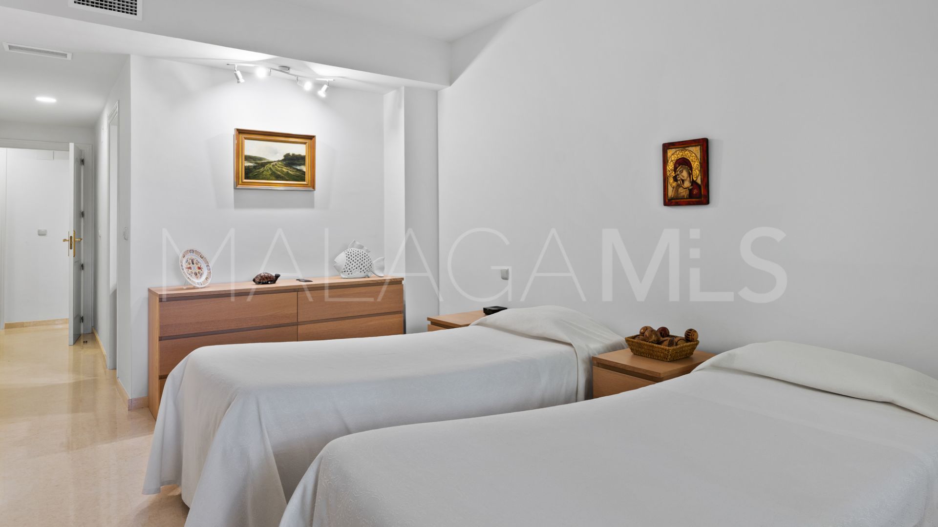 Markplanslägenhet for sale in Elviria