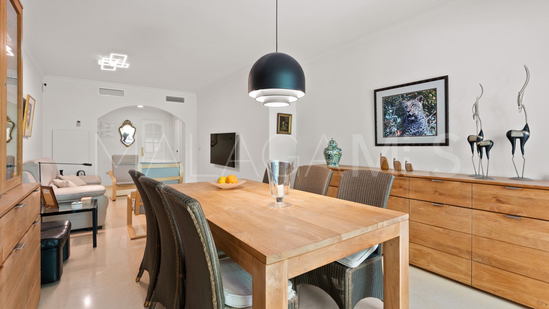 Markplanslägenhet for sale in Elviria