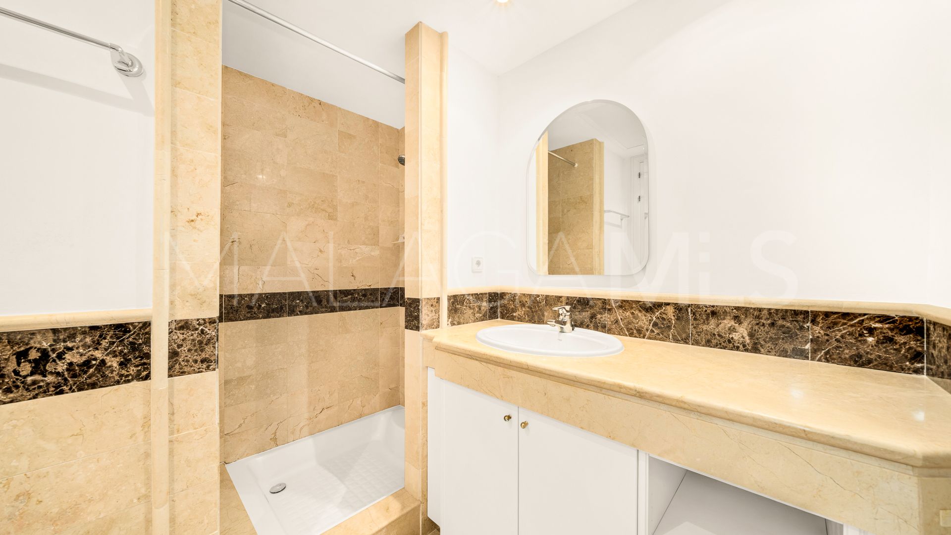 Markplanslägenhet for sale in Elviria Hills