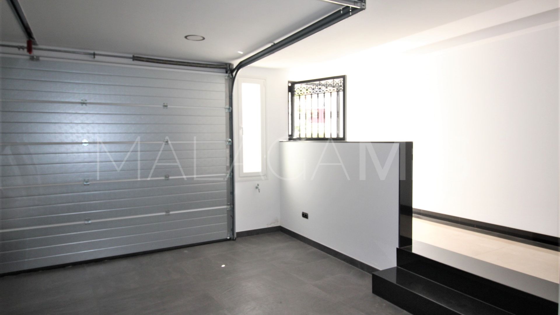 For sale town house in Estepona Old Town