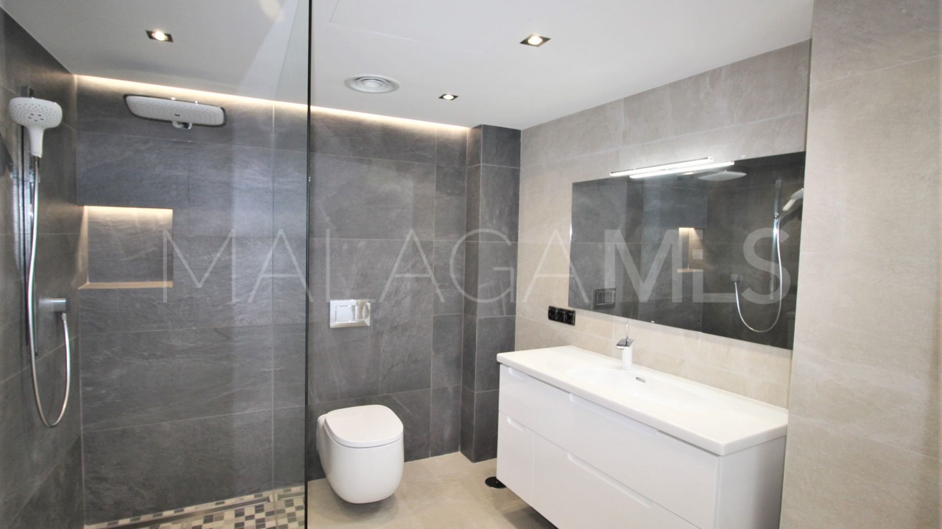 For sale town house in Estepona Old Town