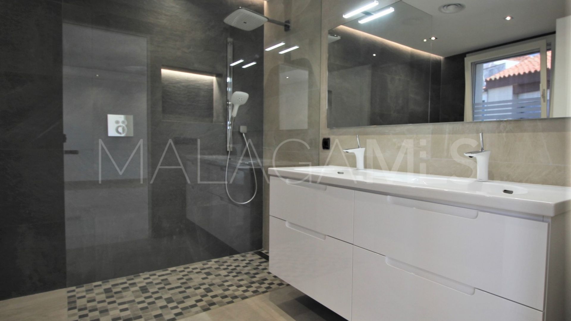 For sale town house in Estepona Old Town