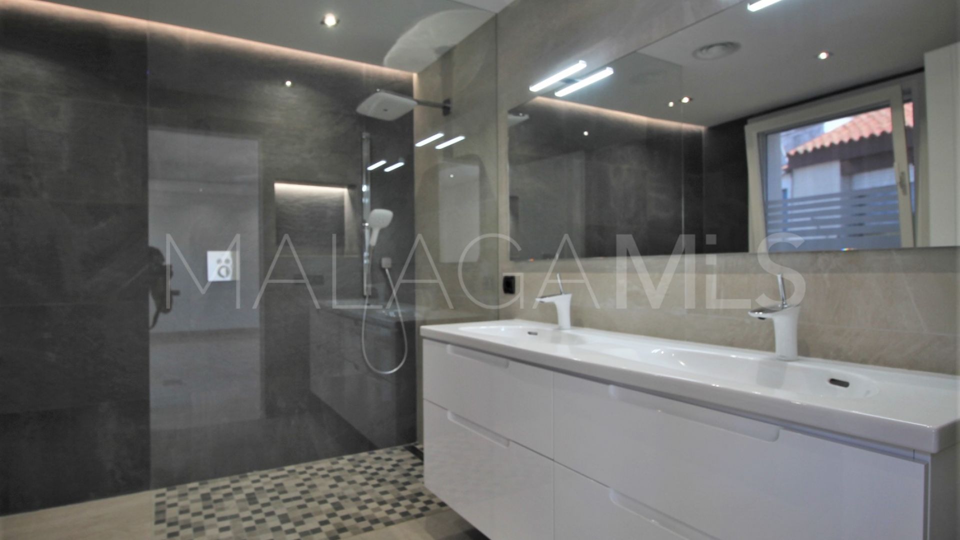 For sale town house in Estepona Old Town