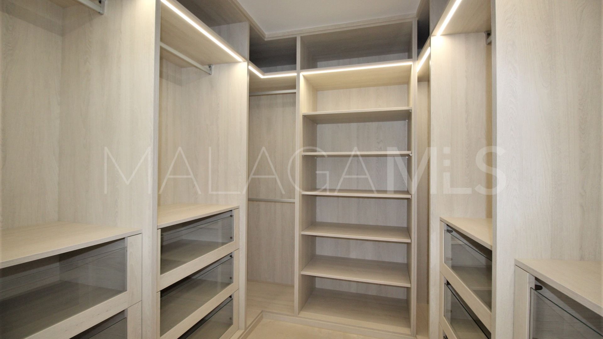 For sale town house in Estepona Old Town