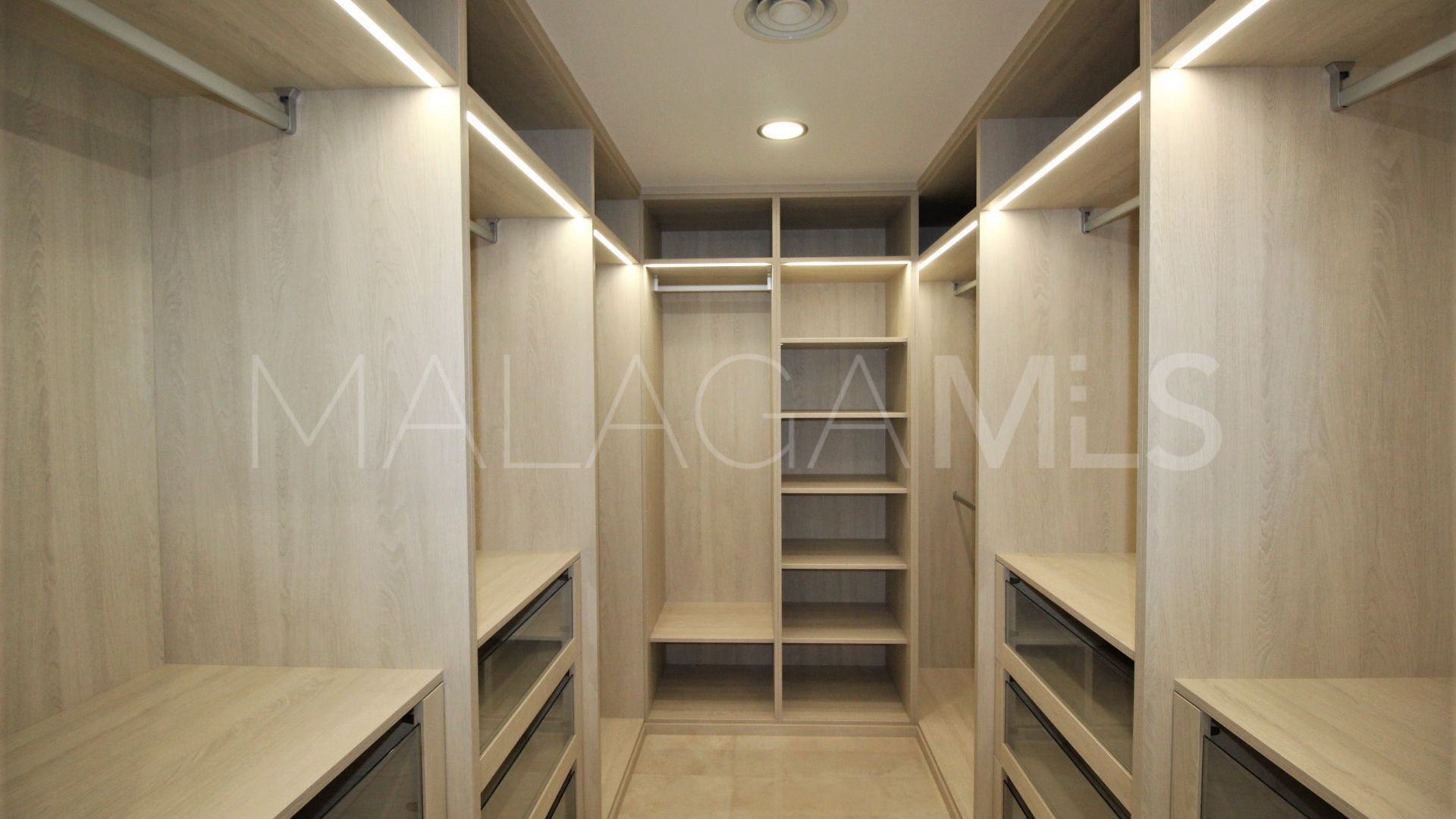 For sale town house in Estepona Old Town