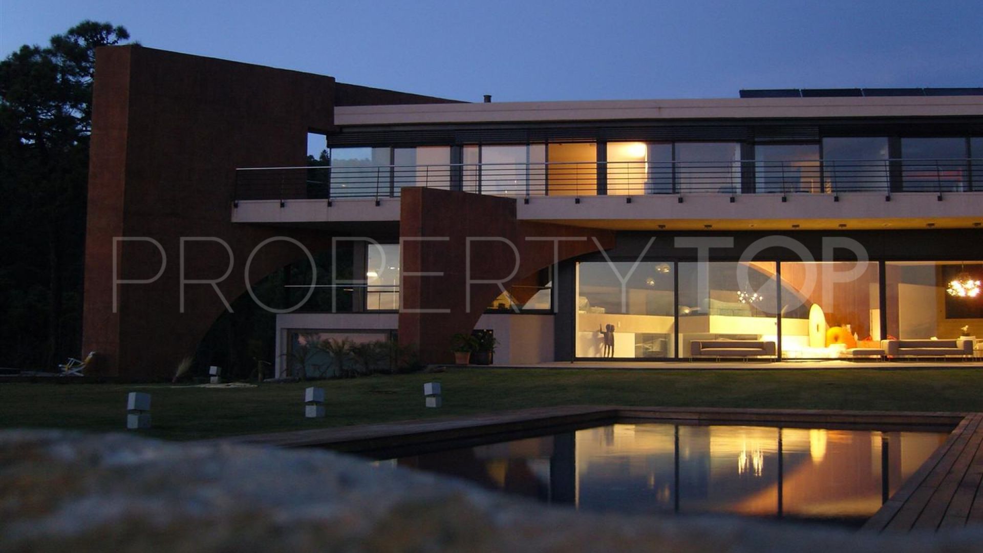 Villa for sale in La Heredia with 8 bedrooms