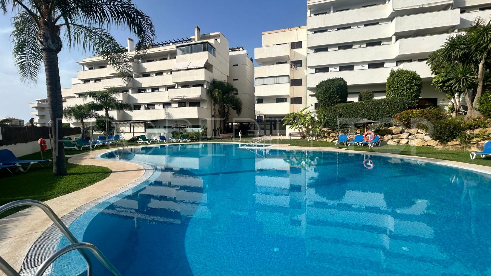 Estepona Puerto, apartamento con 3 dormitorios a la venta