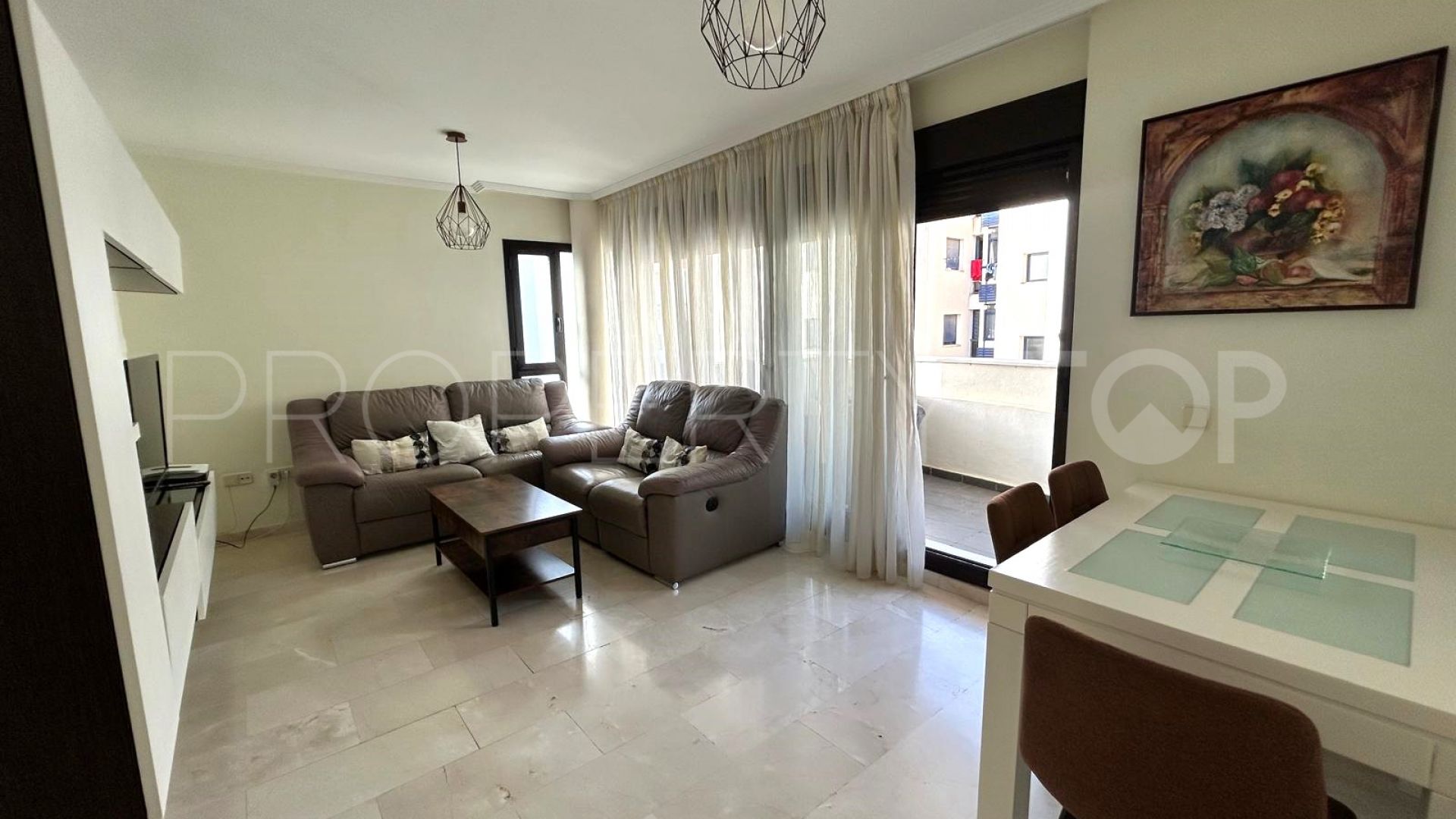 Estepona Puerto, apartamento con 3 dormitorios a la venta