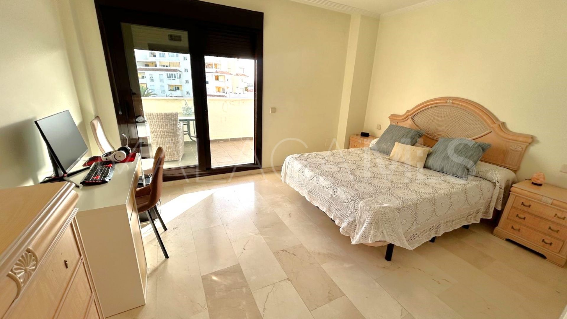 Estepona Puerto, apartamento with 3 bedrooms a la venta