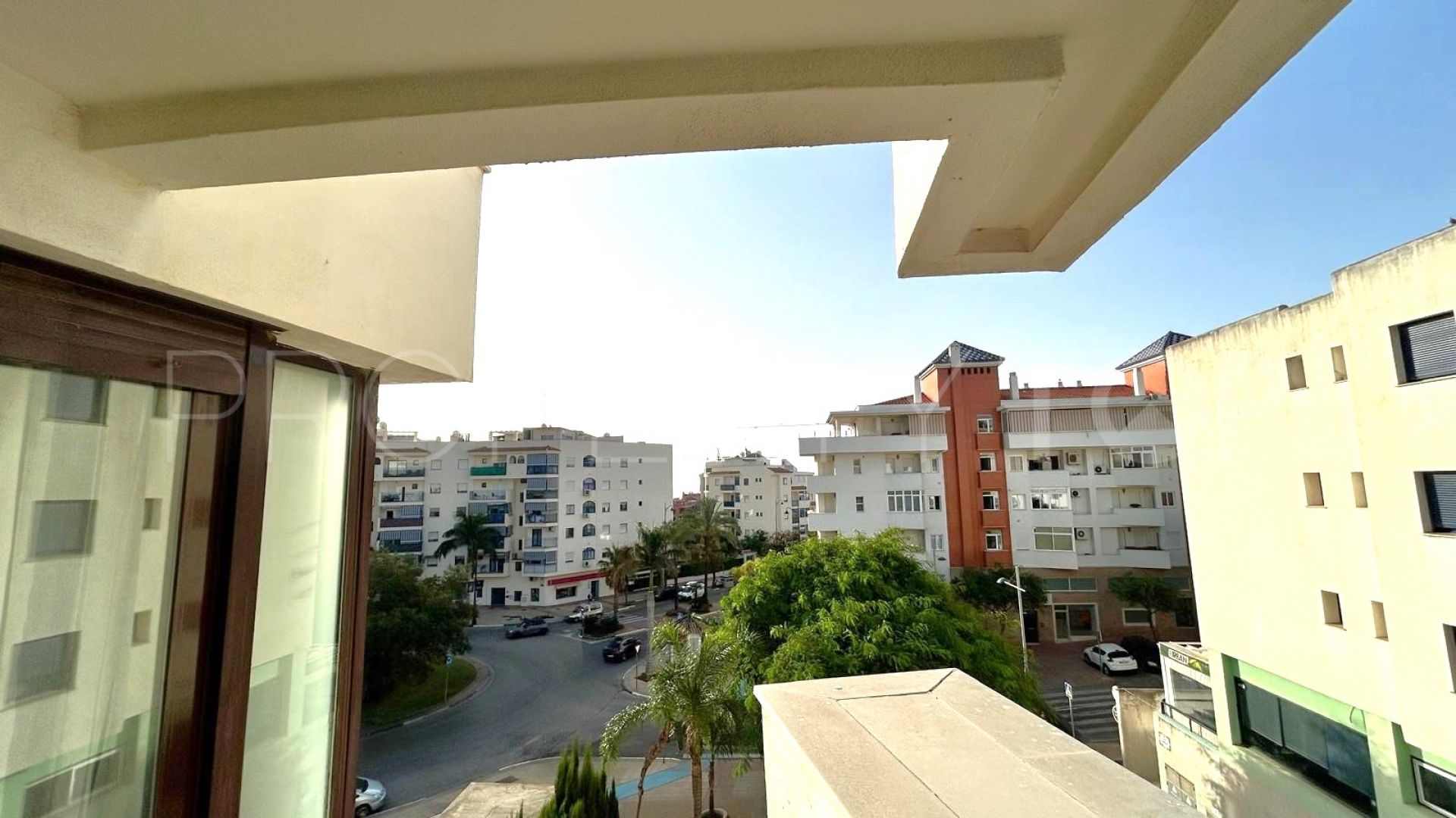 Estepona Puerto, apartamento con 3 dormitorios a la venta