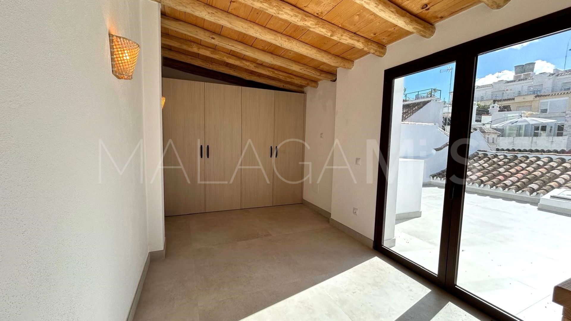 Buy 4 bedrooms house in Estepona Centre