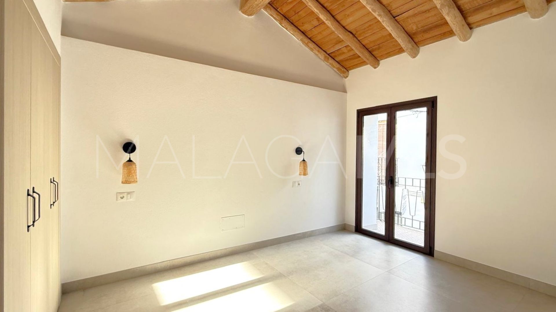 Buy casa with 4 bedrooms in Estepona Centro