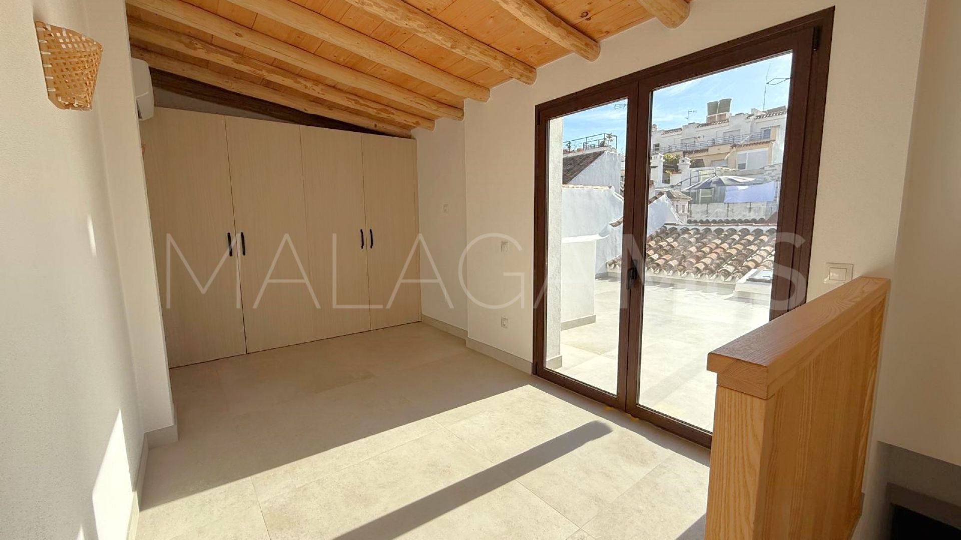 Buy casa with 4 bedrooms in Estepona Centro