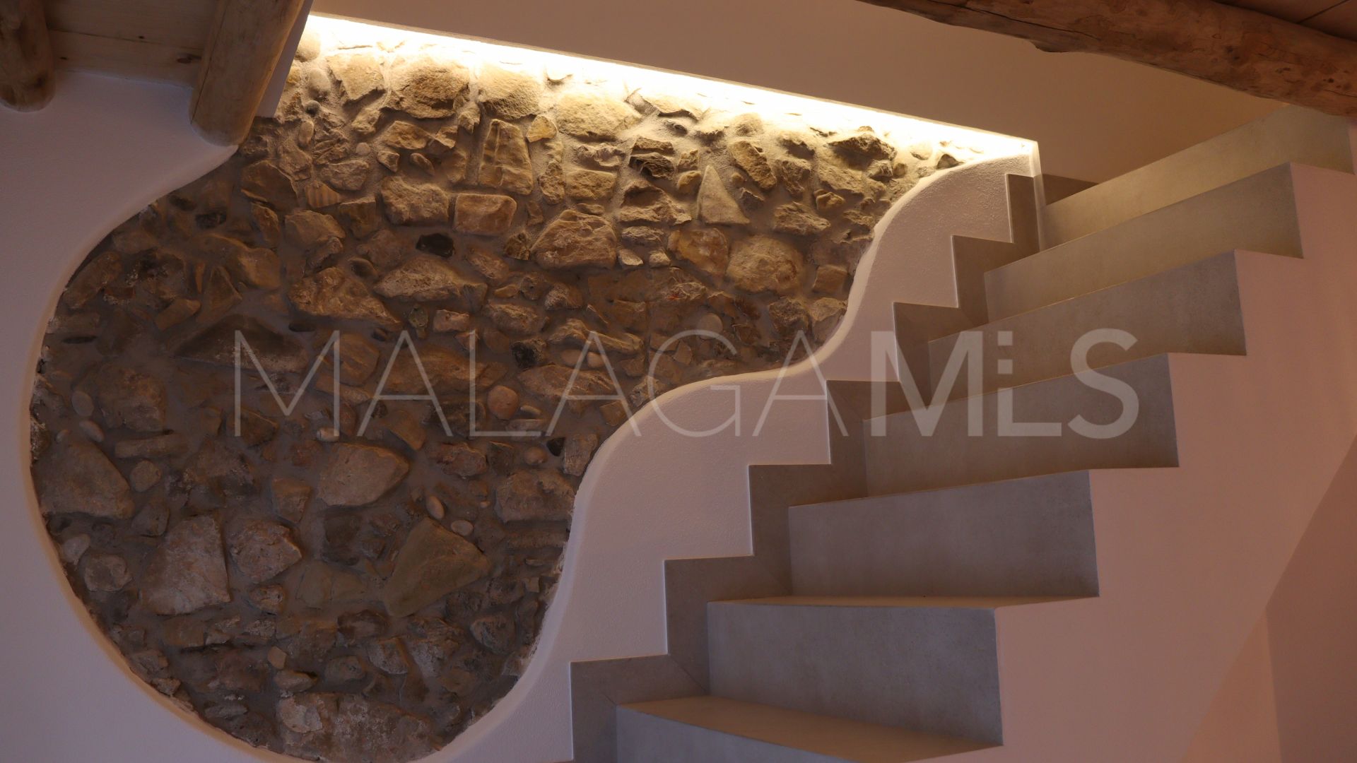 Buy casa with 4 bedrooms in Estepona Centro