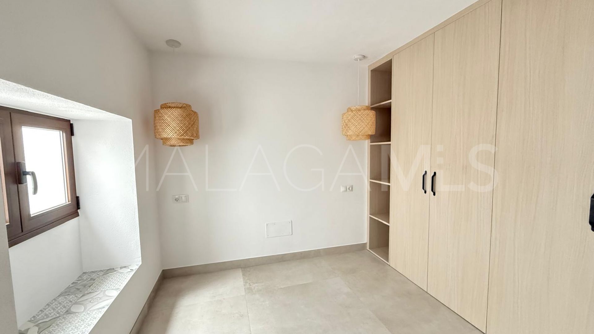 Buy casa with 4 bedrooms in Estepona Centro