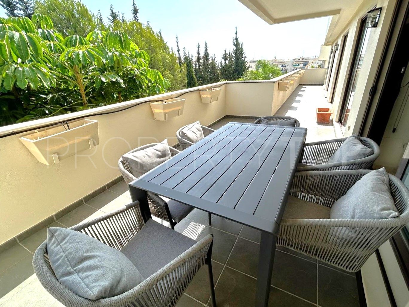 Apartamento en venta en Estepona Puerto