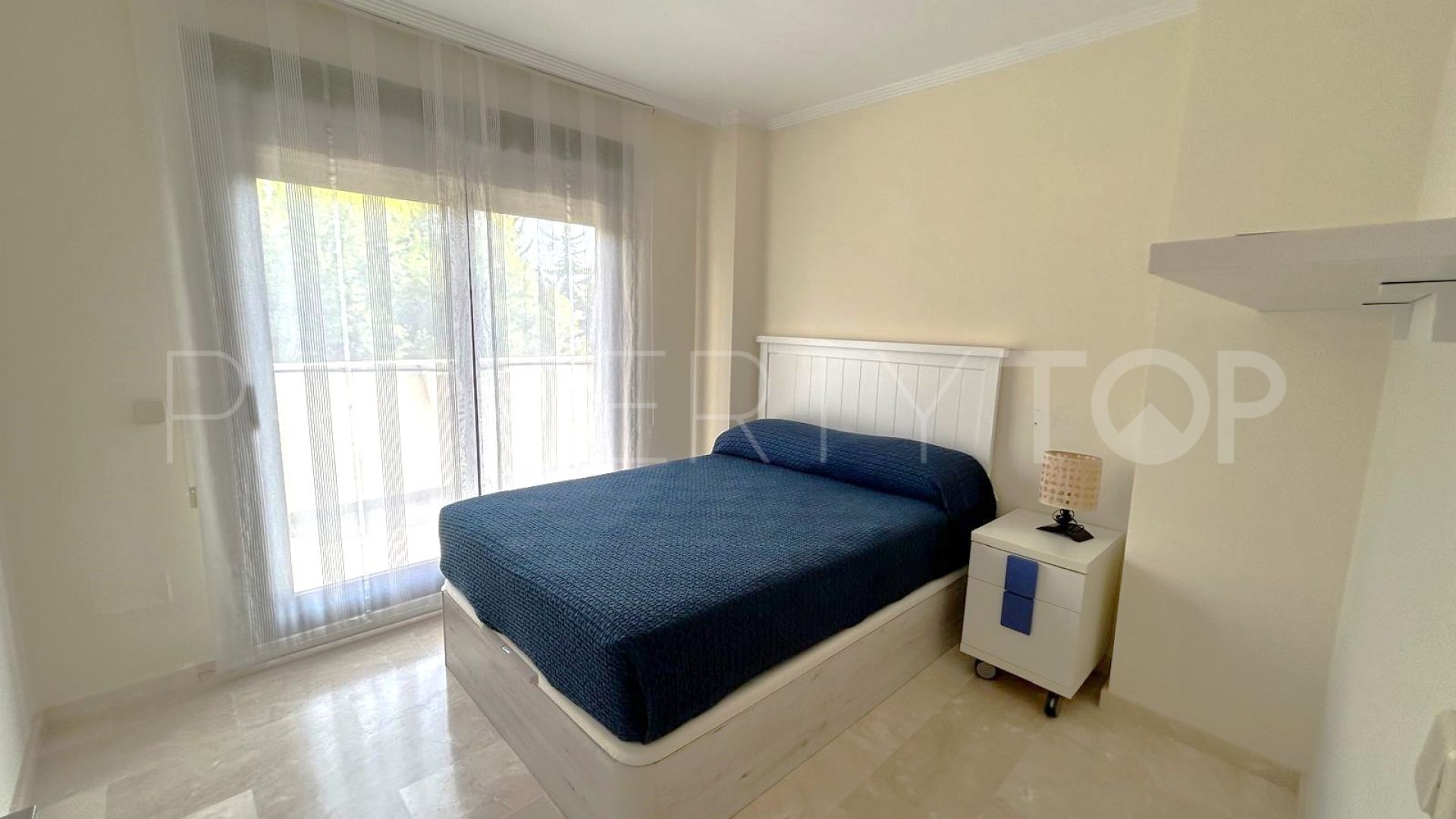 Apartamento en venta en Estepona Puerto