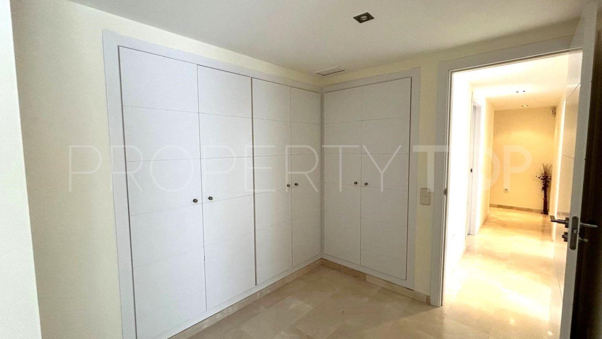 Apartamento en venta en Estepona Puerto