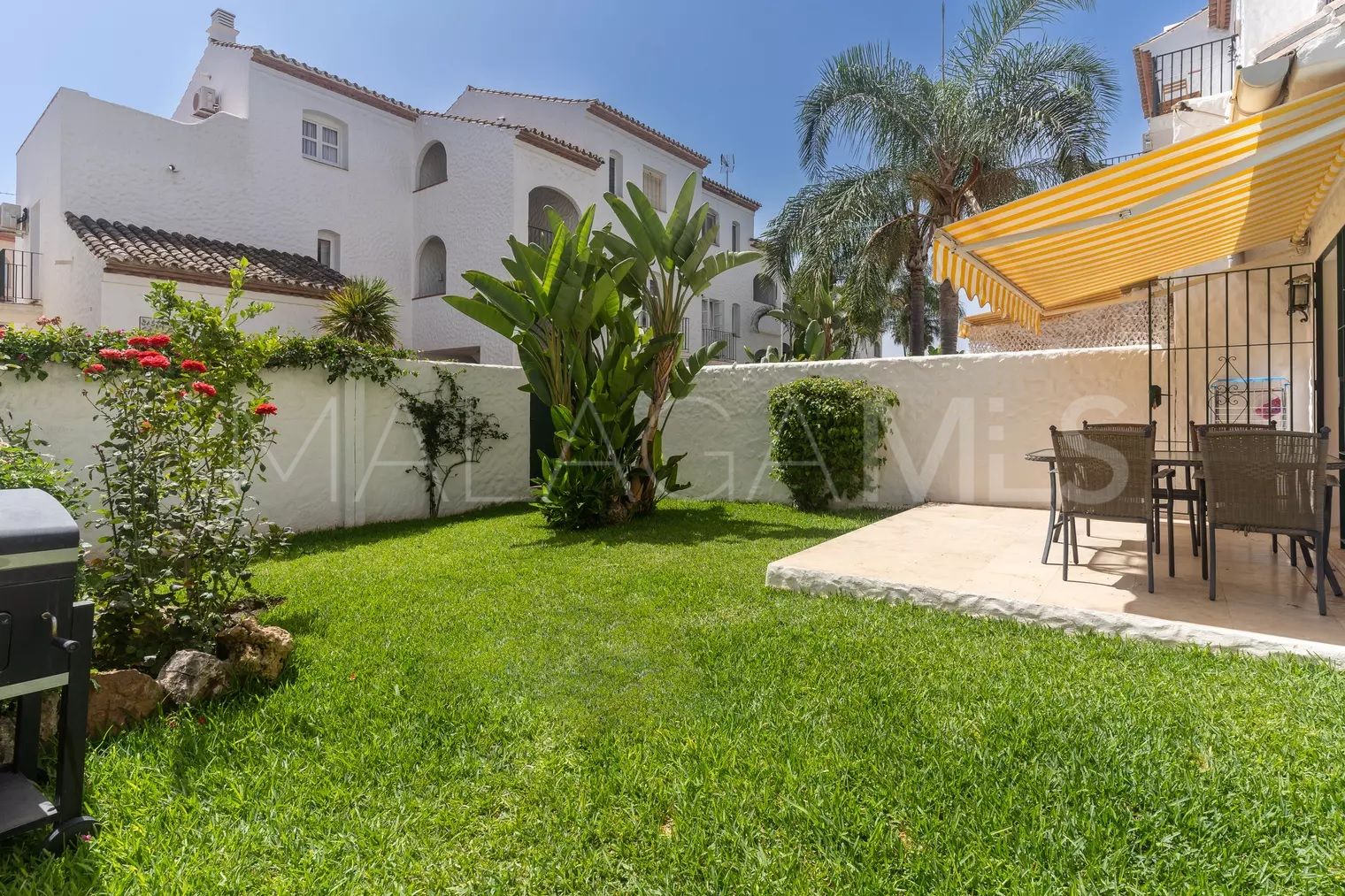 For sale Estepona East 2 bedrooms ground floor apartment