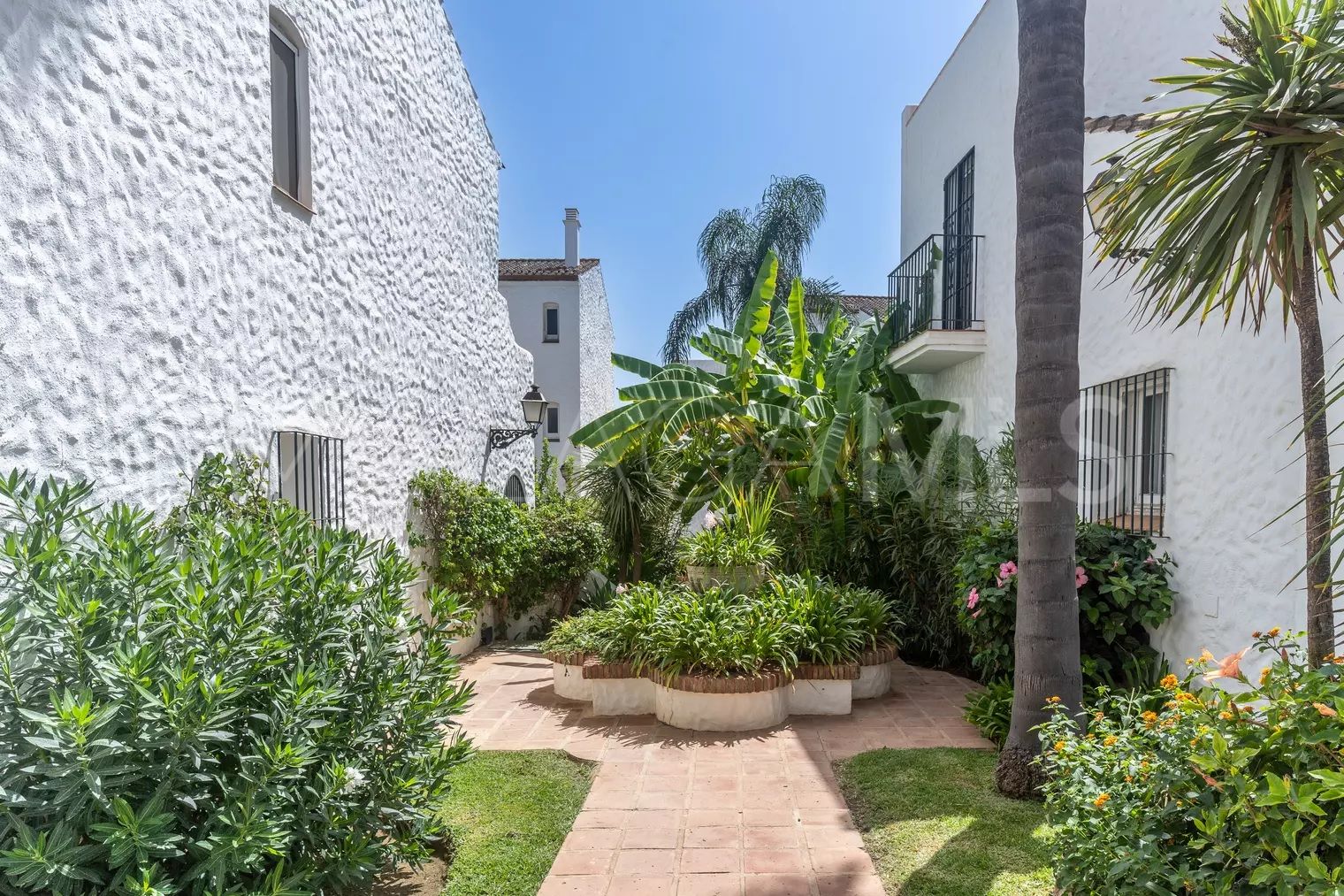 Appartement rez de chaussée for sale in Estepona Est