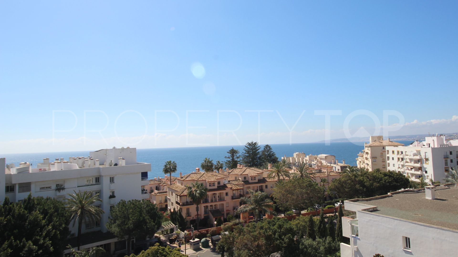 For sale apartment in Estepona Puerto with 2 bedrooms