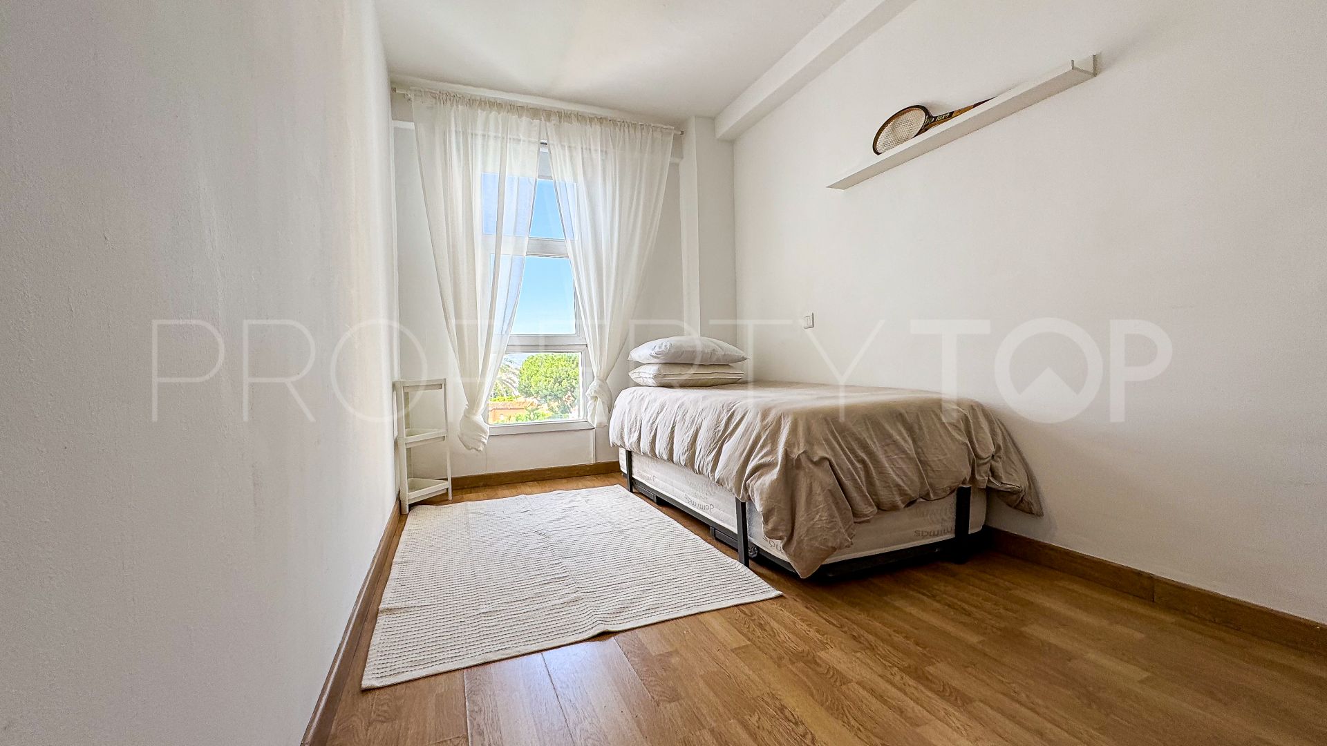 Apartamento a la venta de 2 dormitorios en Estepona Puerto
