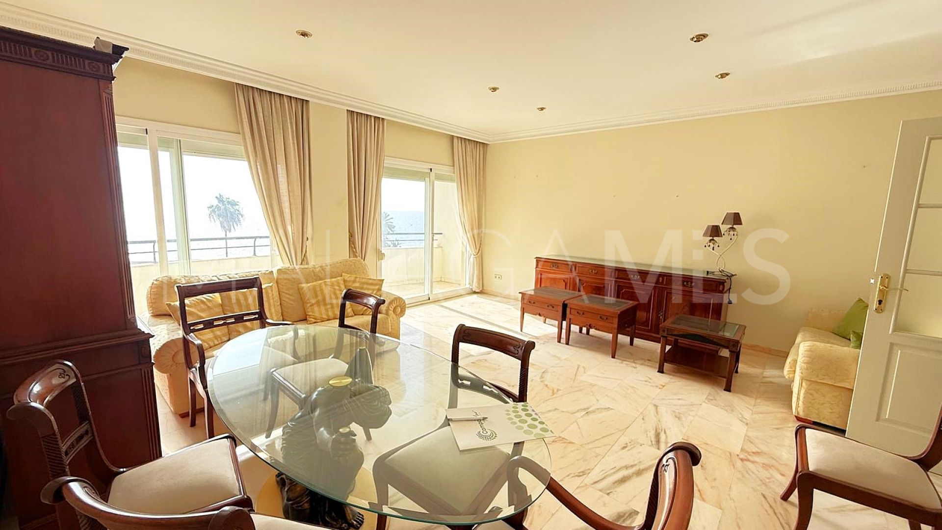 For sale apartment in Estepona Old Town with 3 bedrooms