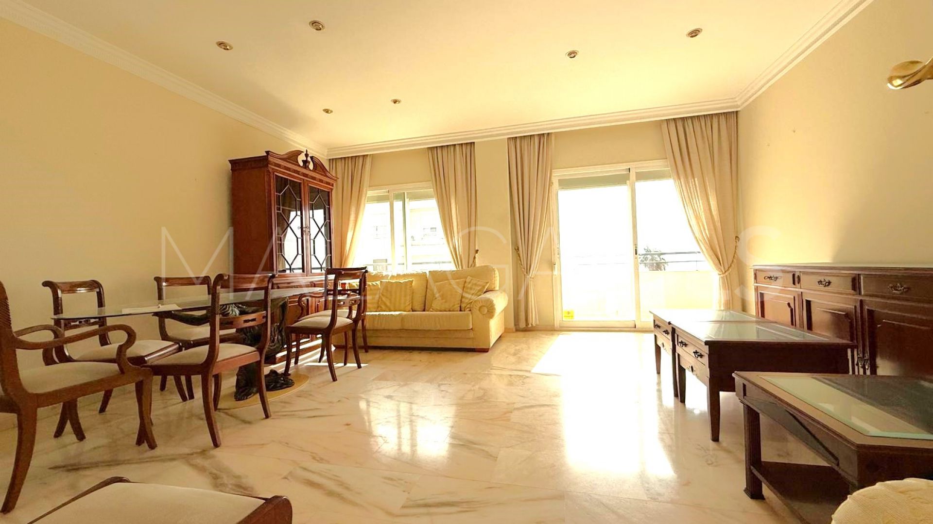 For sale apartment in Estepona Old Town with 3 bedrooms
